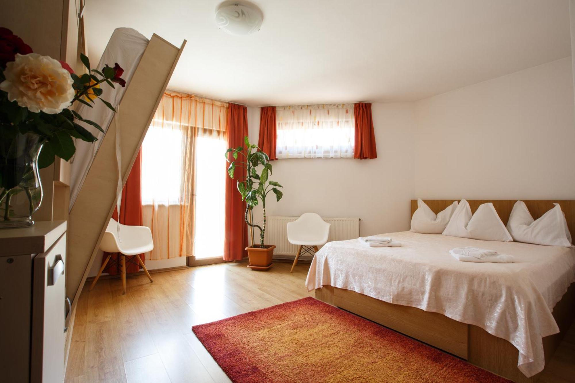 Charming Villa In A Private Mountain Resort Braşov Exterior foto