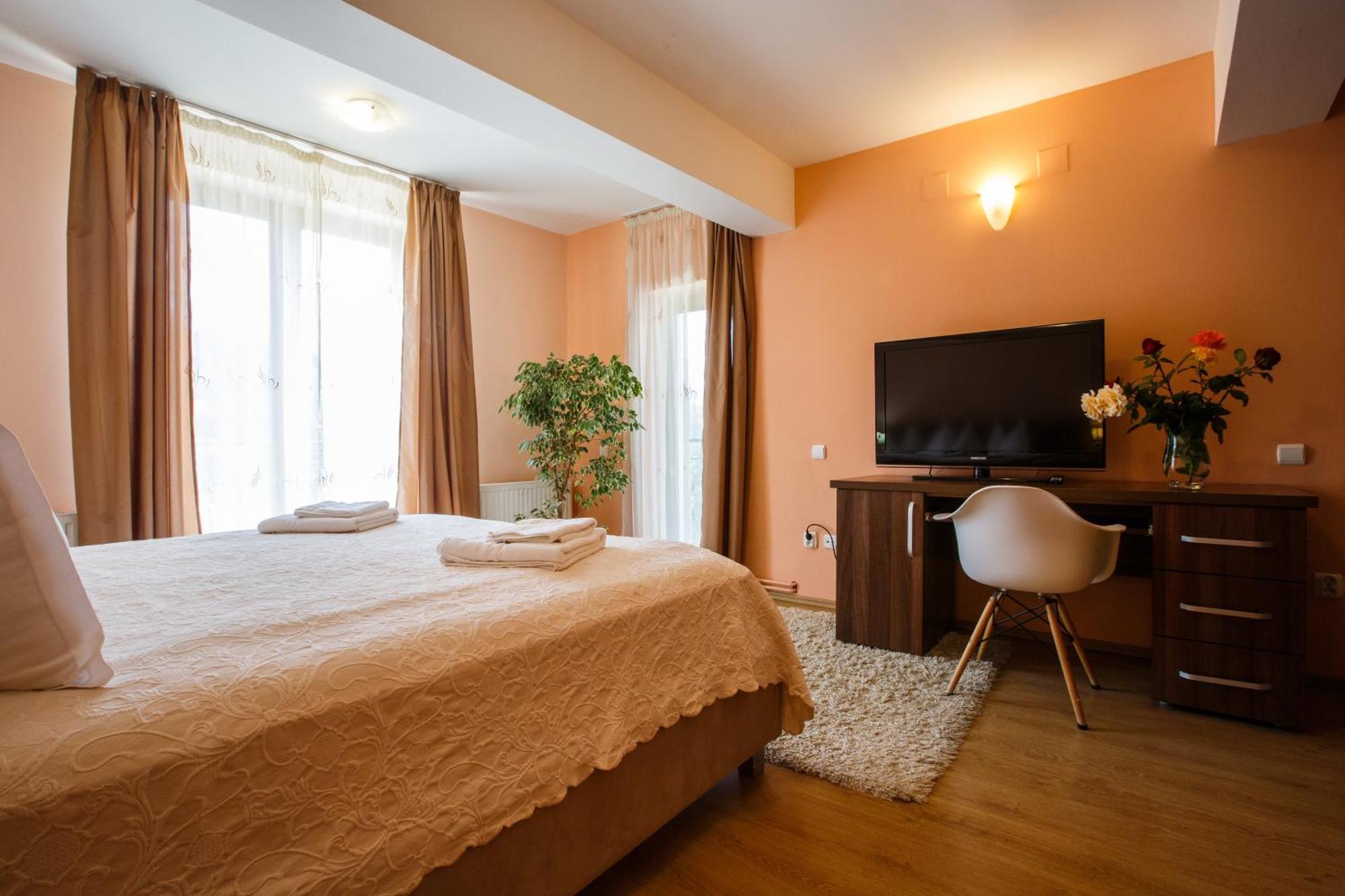 Charming Villa In A Private Mountain Resort Braşov Exterior foto