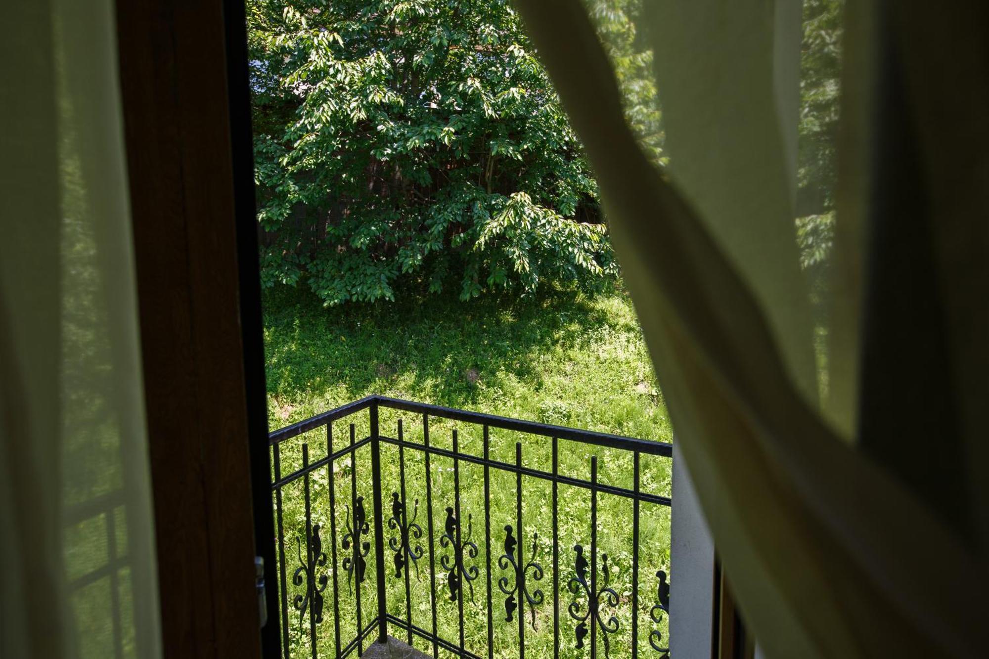 Charming Villa In A Private Mountain Resort Braşov Exterior foto